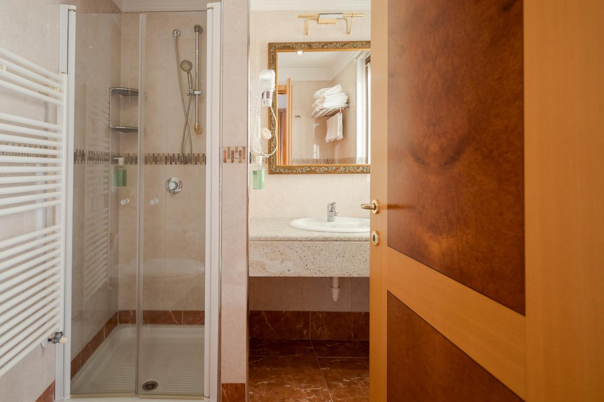 Hotel Ungheria Varese 1946 المظهر الخارجي الصورة