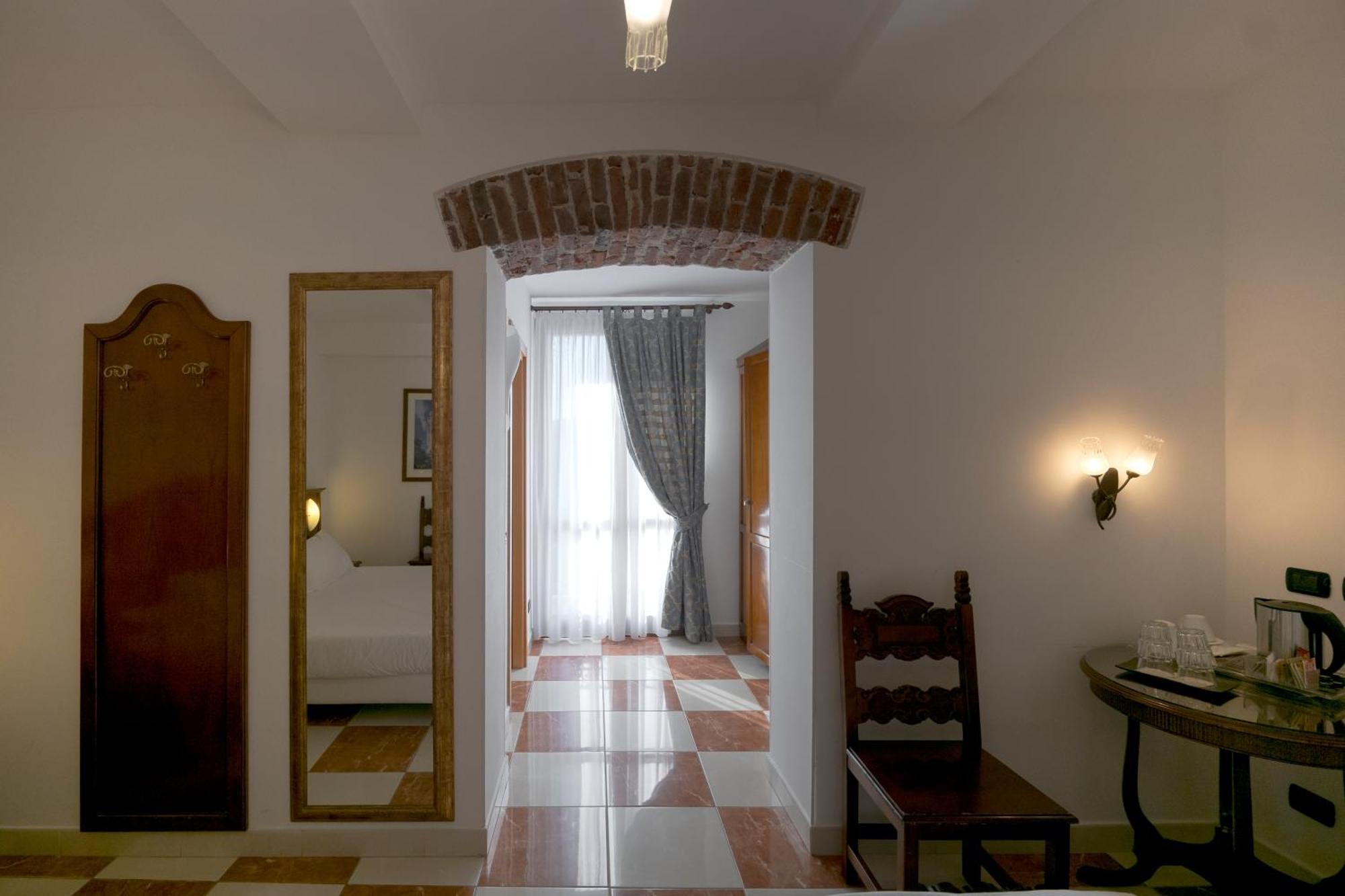 Hotel Ungheria Varese 1946 المظهر الخارجي الصورة