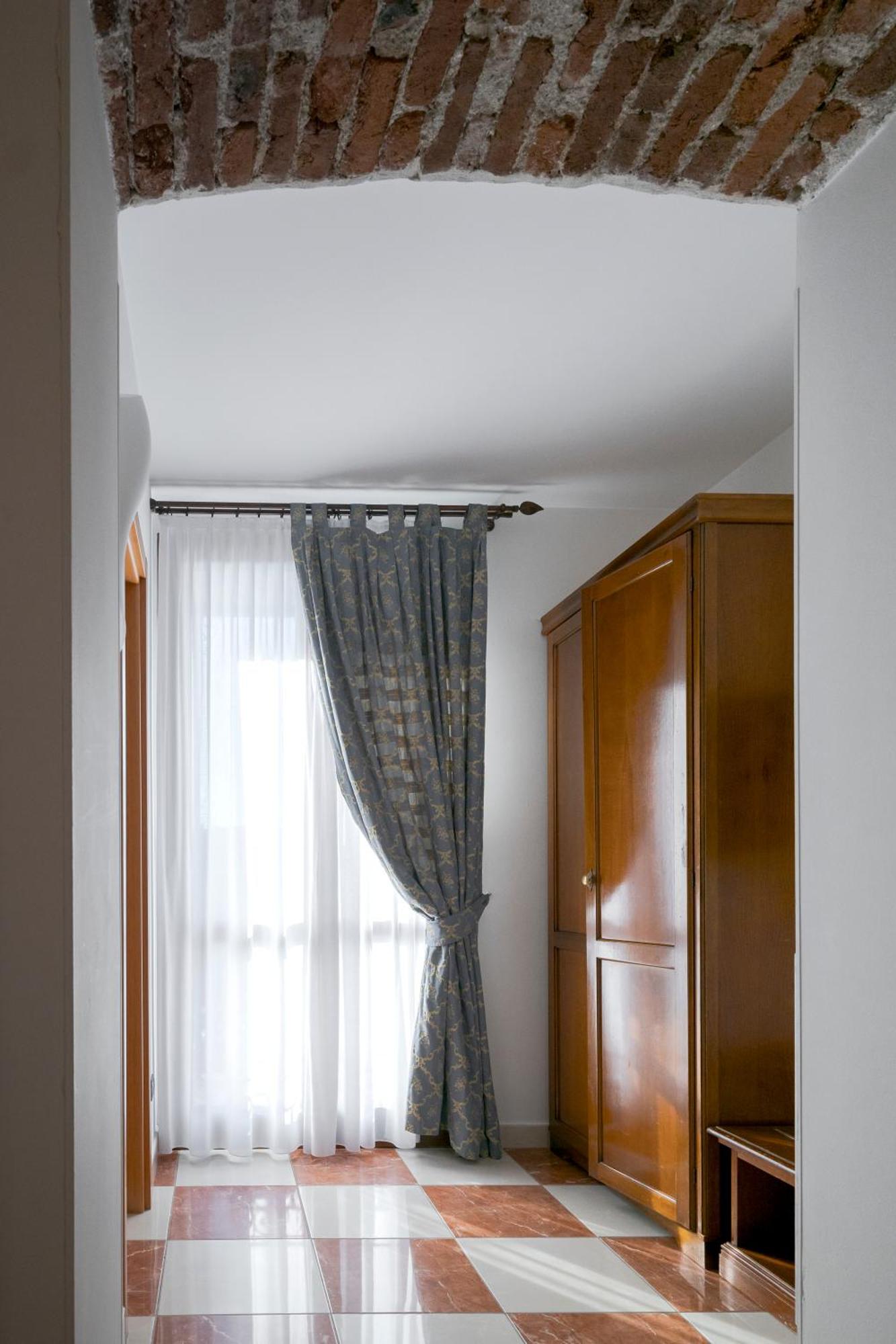 Hotel Ungheria Varese 1946 المظهر الخارجي الصورة